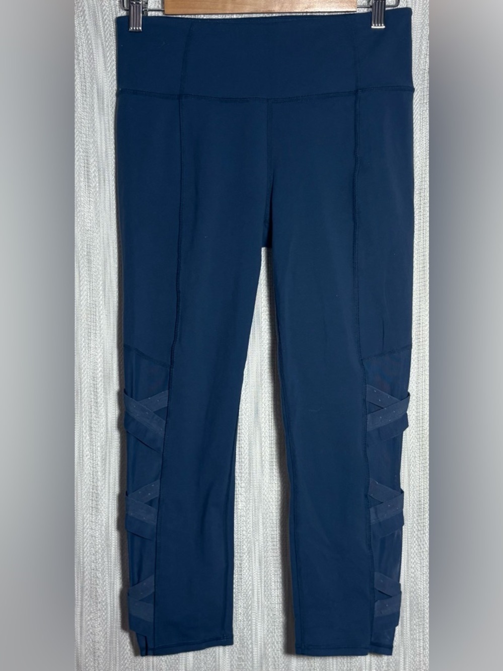 These are Athleta Women's Blue Mesh High Rise Chaturanga Capri Leggings